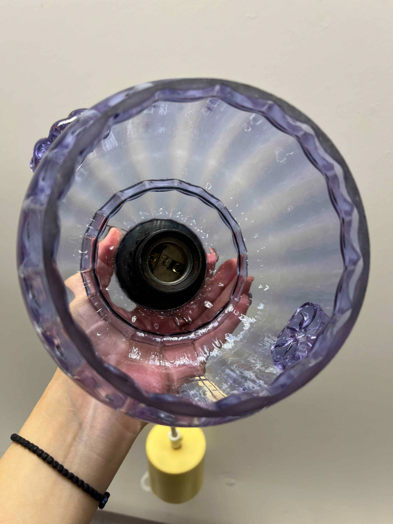 Лампа потолочная, з-д Победа, аметистовое стекло с налепами. Патрон и проводка в раб.сост. Картинка 4